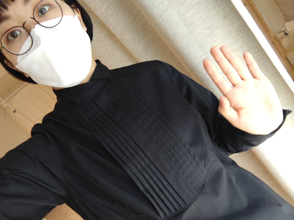 AnpontanPUL's tweet photo. 最後、#profloom の新作！
わたしこのウイングカラーってめちゃくちゃ大好きで、でも基本的にメンズのデザインなのであまり着る機会無かったんですけどこうやってワンピとして着られるのめちゃ嬉しかったです。
前のピンタックもlove…
肩幅小さく見えるの最高です。
生地ははりがあってしっかりめ https://t.co/VnkBmwWKVF