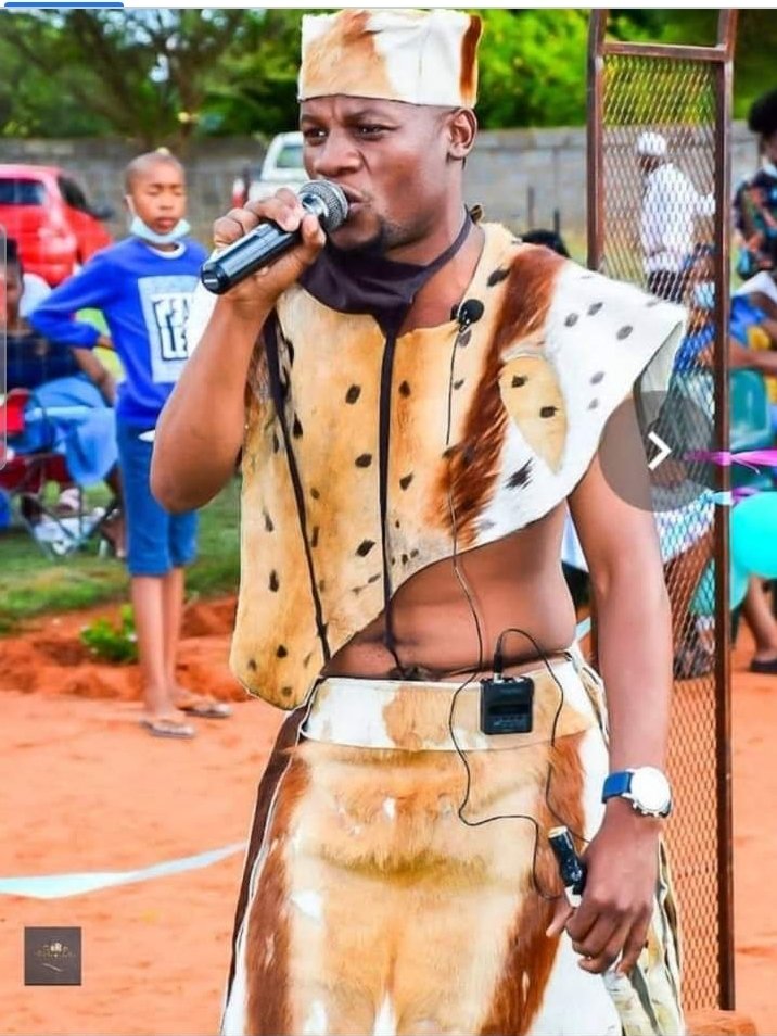 Praise singer Mosimanegape Jasone for SONA2022 all the way from Manthe village in Taung (North West Province). Thank you for making us Proud mkhaya 🙌 #Taungian🦁 
#SONA2022
Ramaphosa