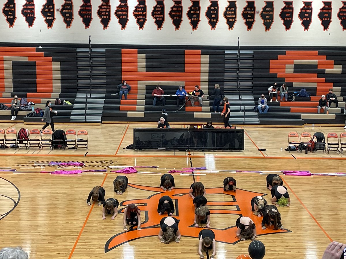 It was a special night honoring our 2022 <a href="/MarchingBarbs/">DeKalb, IL High School Bands</a> Pep Bands seniors tonight. Thank you for 4 amazing years! It was also great seeing the @barbscolorguard back on the court at halftime- looking forward to seeing the show again next Tuesday!!