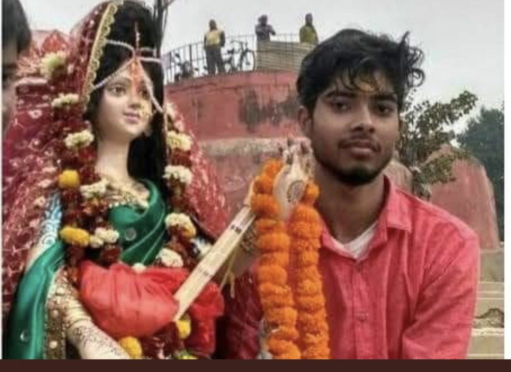 Saket_Speaks's tweet image. हजारीबाग में सरस्वती पूजा विसर्जन के दौरान खून के प्यासे 27  कट्टरपंथियों द्वारा रूपेश पांडे की निर्ममतापूर्ण हत्या अत्यंत हृदयविदारक है। साथ ही झारखंड सरकार का इस हत्या पर मुँह सिल लेना भी उतना ही चौंकाने वाला है।
#JusticeForRupeshPandey