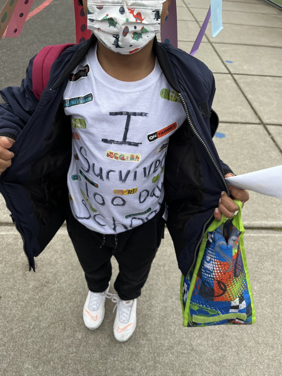 Principal_A_G's tweet photo. Happy 100th day of school! Our Top Dogs are 100 days smarter!💫 https://t.co/YviCoUjbQX