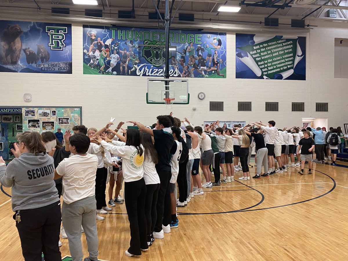 TRidgeGrizzlies's tweet photo. Great game, Great atmosphere, Great win. Girls basketball program sweeps Vista tonight in the den! https://t.co/tqUC4hQsgJ