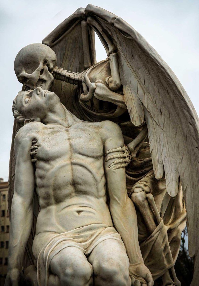 Arteymas_'s tweet photo. “El beso de la muerte” (1930) escultura en mármol (Cementerio del Poble Nou de Barcelona). https://t.co/FNvS831mnn