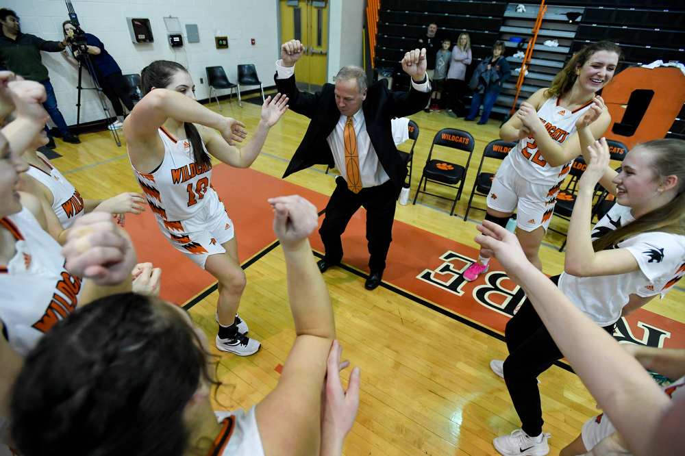 🏀<a href="/GLCATATHLETICS/">Greater Latrobe Wildcat Athletics</a> clinches Section Championship with 56-39 win over <a href="/GS_SportsUpdate/">Greensburg Salem Athletics</a>  on Senior Night . For game recap and plenty of celebration photos visit
westernpasports.com/blog/2022/2/gi…
<a href="/GLDen2021/">Greater Latrobe Den 2021-2022</a>