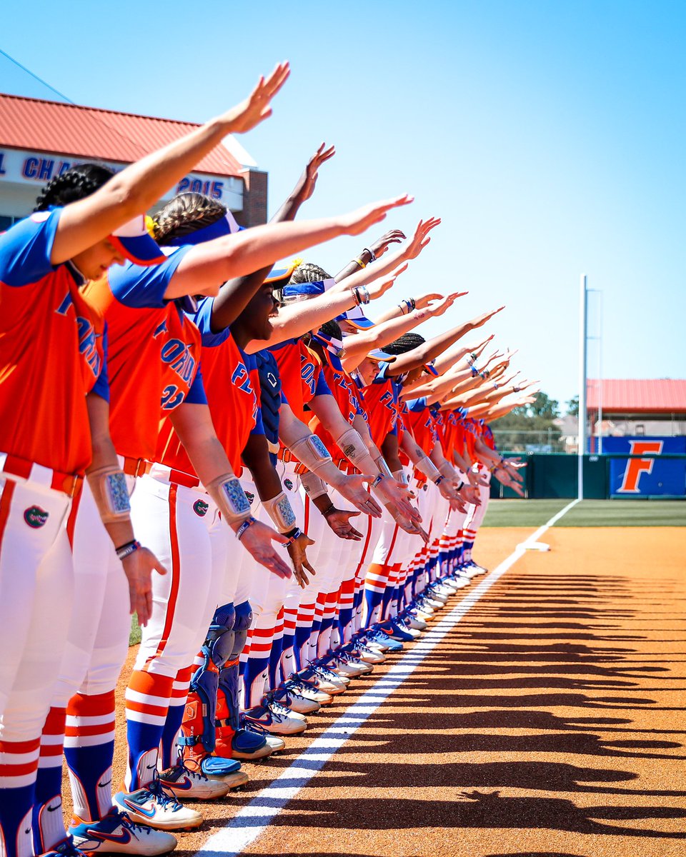 GatorsSB's tweet photo. 🔸𝘎𝘈𝘔𝘌𝘋𝘈𝘠🔹

🆚 Illinois State
📍Tampa, Fla.
🕠 5:30 PM
📻 ESPN 98.1FM/850AM WRUF
🔊 @Varsity App
📊 https://t.co/p9bhh4prnj

#GoGators | #WeChomp https://t.co/PeEUXwERfK