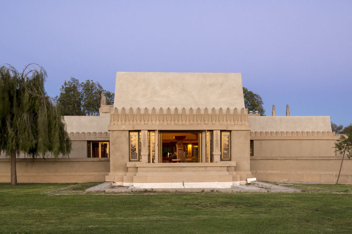 architext14's tweet image. 1919 schindler contacts FLW from austria seeking employment. wright goes to japan to work on imperial hotel and hires schindler to oversee construction projects in the US. FLW sends schindler to LA to oversee construction of the hollyhock house which was modeled after mayan ruins