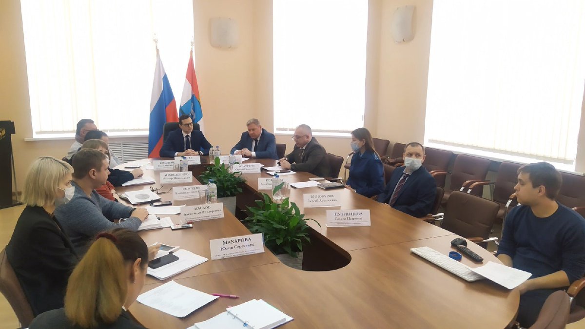 В ДО состоялось совещание с руководителями образовательных учреждений по вопросам обеспечения комплексной безопасности. В совещании приняли участие представители Департамента по вопросам общественной безопасности и контроля, правоохранительных органов и прокуратуры.