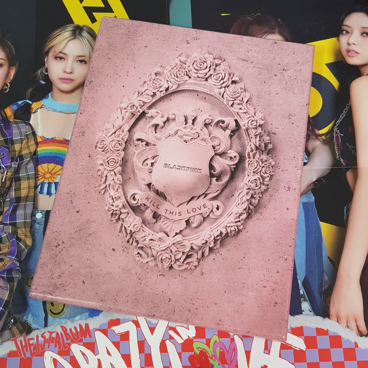 chaerrios's tweet photo. wts lfb blackpink unsealed albums
the album v4 - P200 (with small ob dent)
kill this love pink - P200 (check pic for inclus)

both with no cd and pcs
prio if taking both https://t.co/o7cVt7Em5A