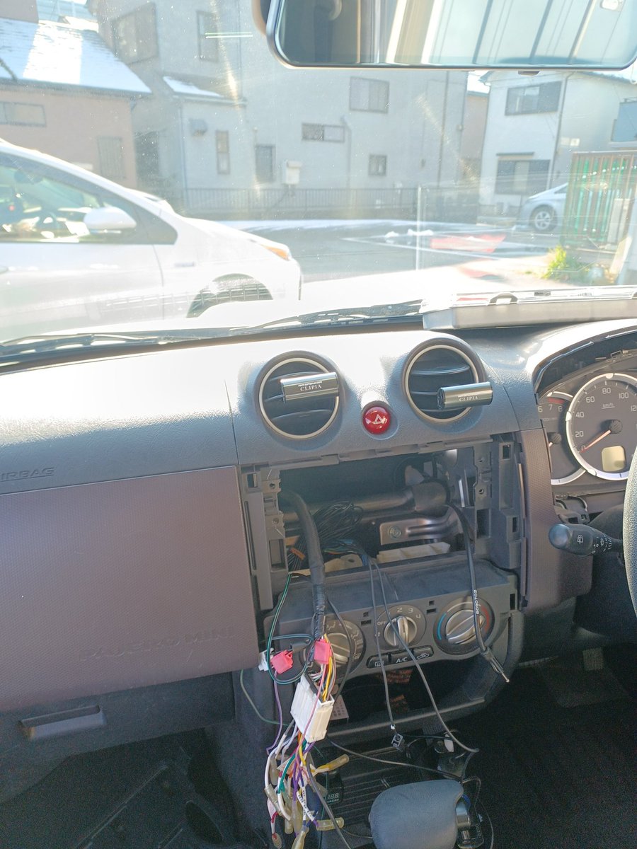 今日はナビ取り付け依頼で作業中
マジで工賃とったらいい稼ぎになりそうよな🤣