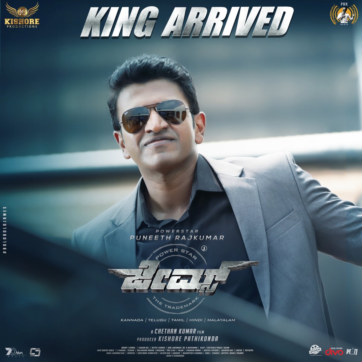 PRKAudio's tweet photo. #BoloBoloJames ಹೇಳಲು ಸಿದ್ಧರಾಗಿ.

Get ready to say #BoloBoloJames.

James Official Teaser 💥 now on @PRKAudio YT Channel.

🎥 : https://t.co/9QpIMIDmx6

@PriyaAnand @realsarathkumar #KishorePathikonda @BahaddurChethan @actorsrikanth @charanrajmr2701 @dskcuts #PowerInU https://t.co/Z0AOAml30A
