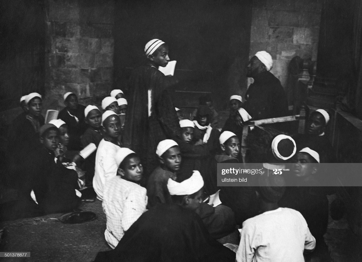 ELHeksos_nakba's tweet photo. الناس الخبيرة باللغات
هو في فرق في اللغات الأجنبية بين كلمة "إسود" وكلمة "أسمر"؟
مثلا عندنا في مصر بنقول كلمة أسمر ع اللون من البني المحروق الغامق زي ده 👇 لحد القمحي الفاتح
والناس دي أكترها لونها اغمق زيادة بسبب الشغل في الشمس مدة طويلة
يتسمى لونهم إيه في اللغات الأجنبية؟ https://t.co/aU0SJUdo8t