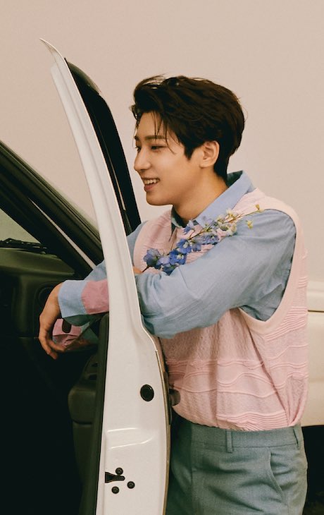 wonwoofiles's tweet photo. wonwoo and his cute little sweater vests 💔 https://t.co/6Id0BAdsu4
