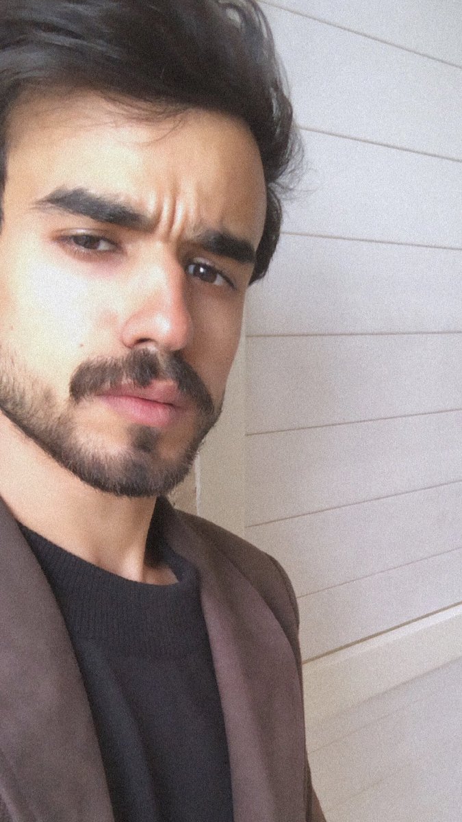 baqermohsin's tweet photo. لازم تكشخ وانته رايح تسوي اسنانك😔🔥🦷 https://t.co/G5WCK8ASA6