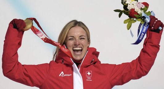 edwin_peek's tweet photo. Lara #Gut-Behrami🇨🇭zet de kroon op haar carrière met olympisch goud op de #SuperG
Twee keer brons had ze al, wereldkampioen werd ze vorig jaar en in #beijing2022 maakt ‘Miss Super G’ haar naam waar
🥈 Mirjam #Puchner 🇦🇹
🥉 Michelle #Gisin 🇨🇭
#AlpineSkiing #olympics #yanqing https://t.co/fcB90kbDYJ