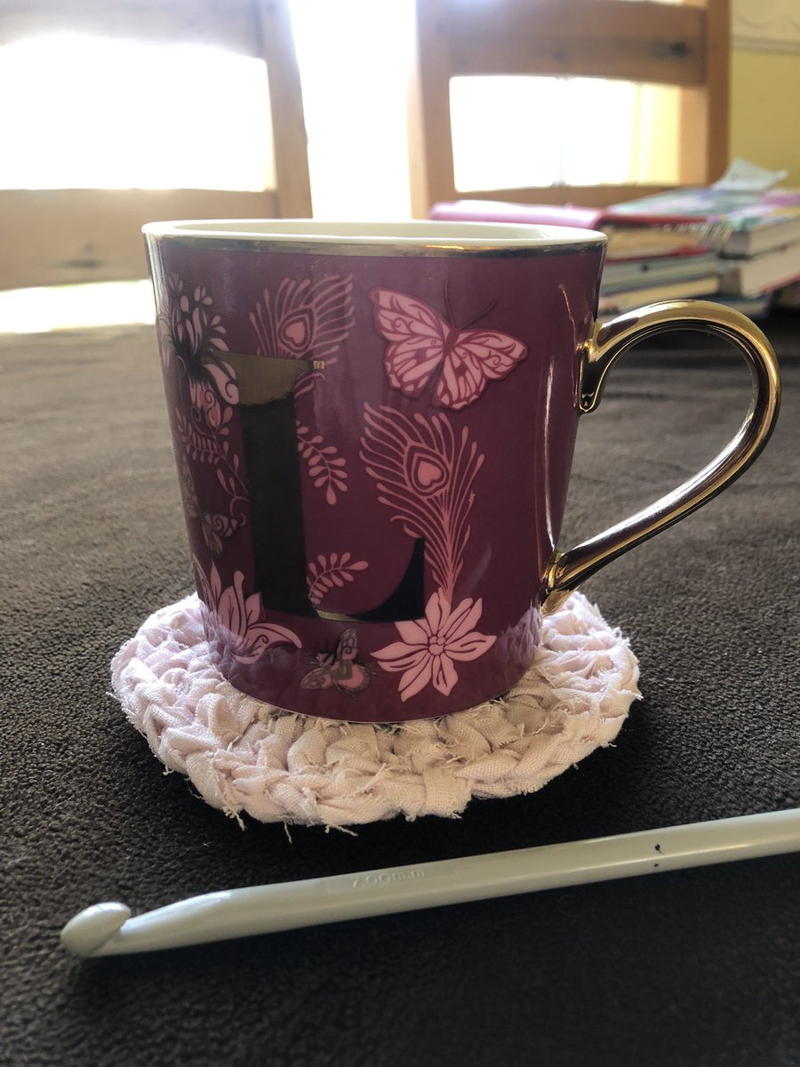 Morning x I’ve been busy making hearts for valentines 💕 but I’ve just finished my coffee cup coster made from unwanted cotton shorts 😊 this one took half of a leg so it’s a great way to reuse it and put it to practical use 😘 #reuseit #notgoingtolandfill #redusereuserecycle