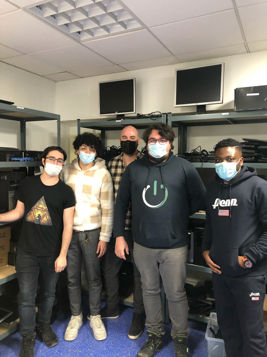 Qui dit nouveau programme, dit nouvelle collecte !

Cette fois c'est <a href="/SEATPI/">SEA TPI</a> qui donne une nouvelle vie à ses ordinateurs et nous soutien pour équiper <a href="/LesFoyers/">Les Foyers Matter</a> Matter ! 🖥️💚

Bientôt un article projet pour en savoir plus 😉