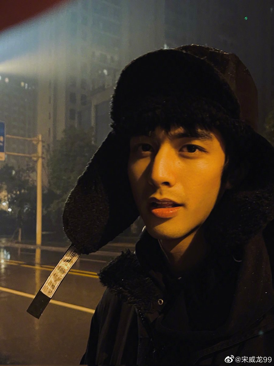 - 220211 -
weibo update 
《 #Songweilong #宋威龙 》