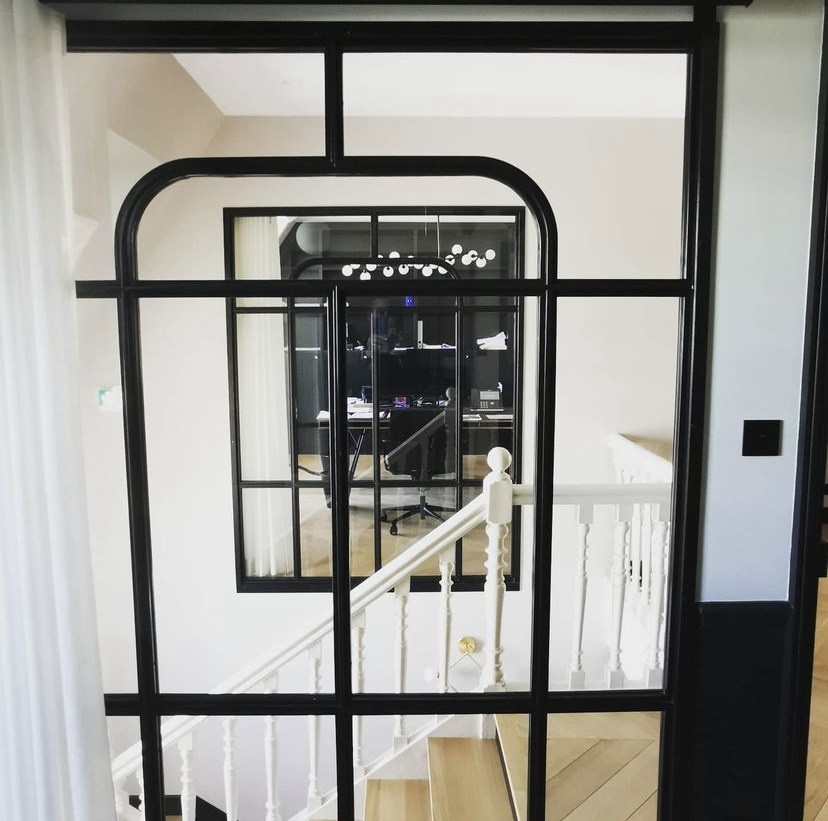 Bienvenue au bureau !

Transformation d’une maison de ville en bureaux de prestiges à Rennes.

Plus de détails :
creze.fr/actualites/cre…

#design #menuisier #creation #artisan #rennes