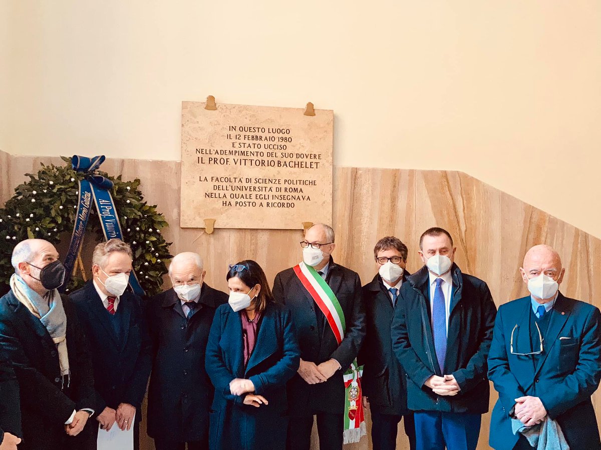 Oggi "La Sapienza" ha ricordato il barbaro omicidio di #VittorioBachelet.
Se potete, ascoltate quanto detto, compreso il ricordo umano e professionale di Giuliano Amato, che ha rammentato quel giorno lì, appena arrivato sulle scale de <a href="/SapienzaRoma/">Sapienza Università di Roma</a> 
 - radioradicale.it/scheda/660164