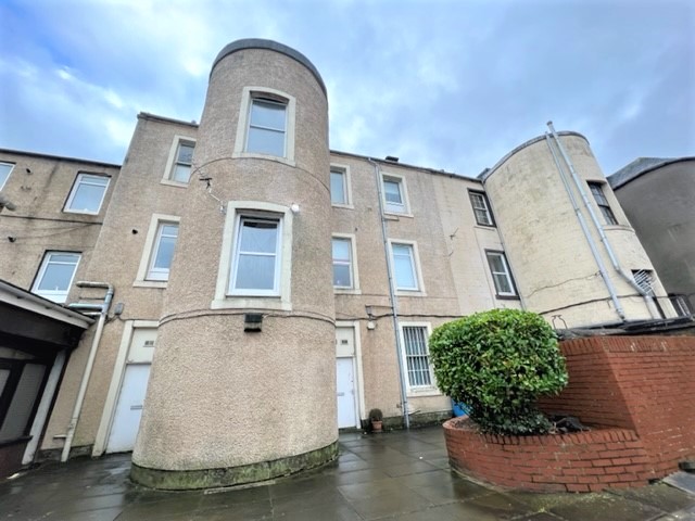 1Letslet's tweet photo. 🏡 CADZOW STREET, HAMILTON - £695pcm

⭐ This Traditional Two Bedroom Top Floor Apartment is set within the heart of Hamilton Town Centre.

⭐ Contact our office today to find out more and arrange your viewing!

☎ 01698 457157
📩 enquiries@letsletproperty.co.uk
LARN1908038 https://t.co/QUfmcHTo5t