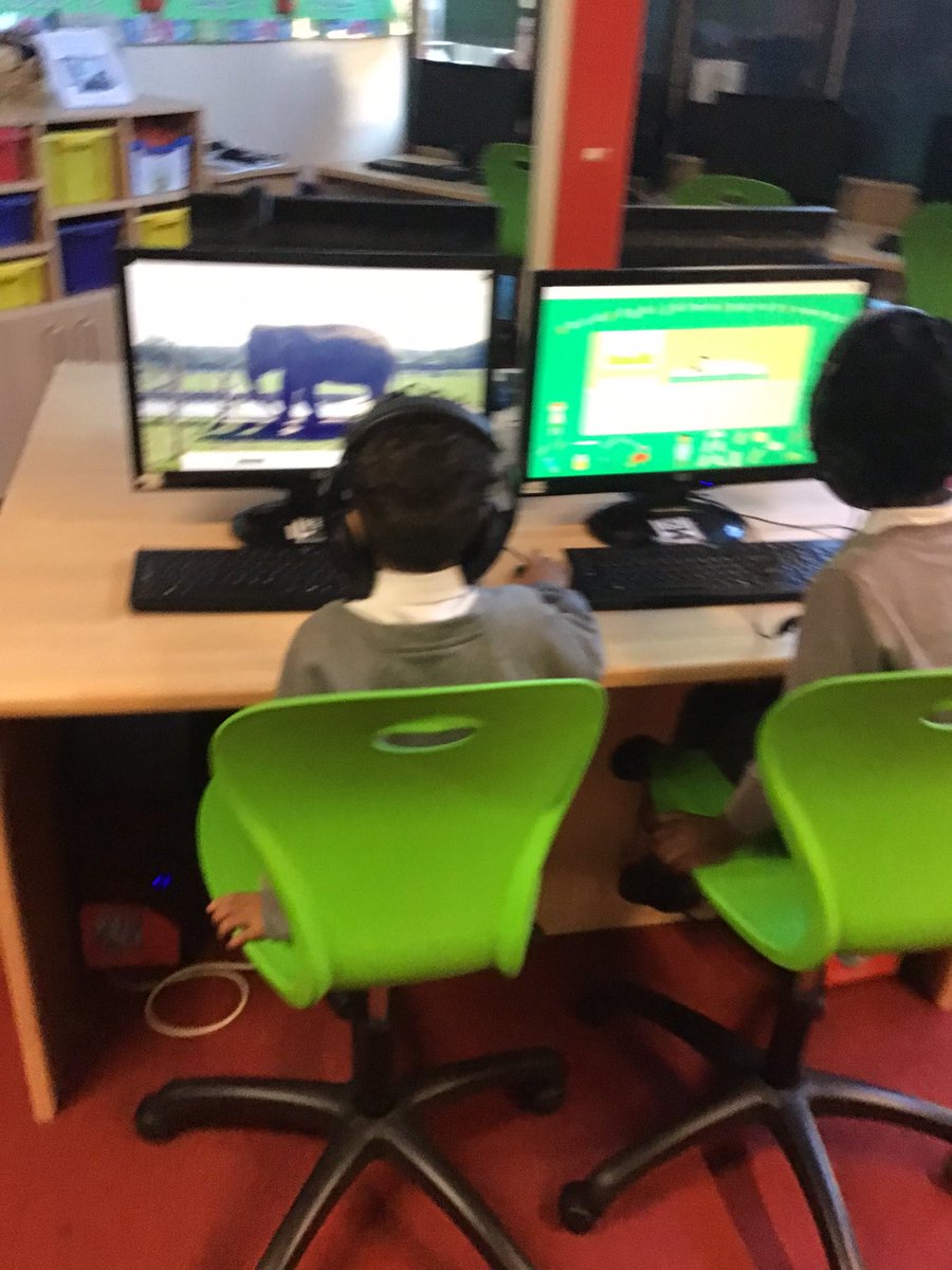 StBernsPrimary's tweet image. We are working on our mouse skills in the computer suite this morning. We ❤️ ICT #Finemotor #mousecontrol #RSD