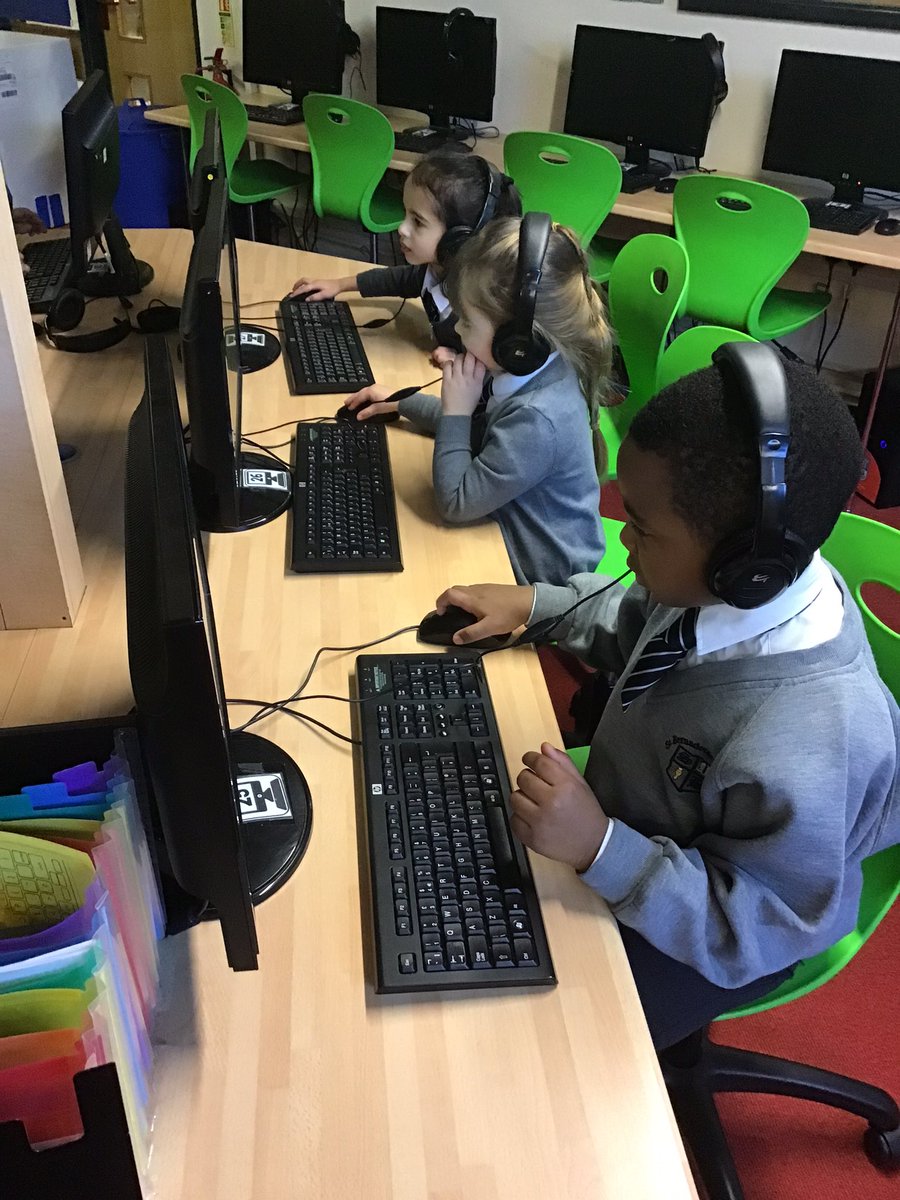 StBernsPrimary's tweet image. We are working on our mouse skills in the computer suite this morning. We ❤️ ICT #Finemotor #mousecontrol #RSD