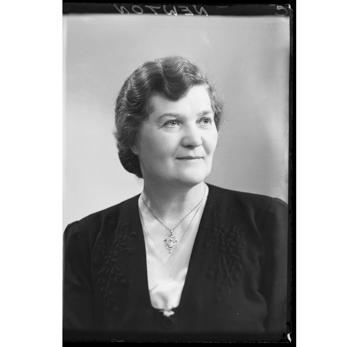BristolBioSWAN's tweet photo. This May will mark 101 years since Lily Newton was the first female student to be awarded a PhD at @BristolUni for her work on “The British Species of the Genus Polysiphona”. 

Learn more about her life and successful career here:

https://t.co/qN0cBJbhwE https://t.co/KovUycr06G