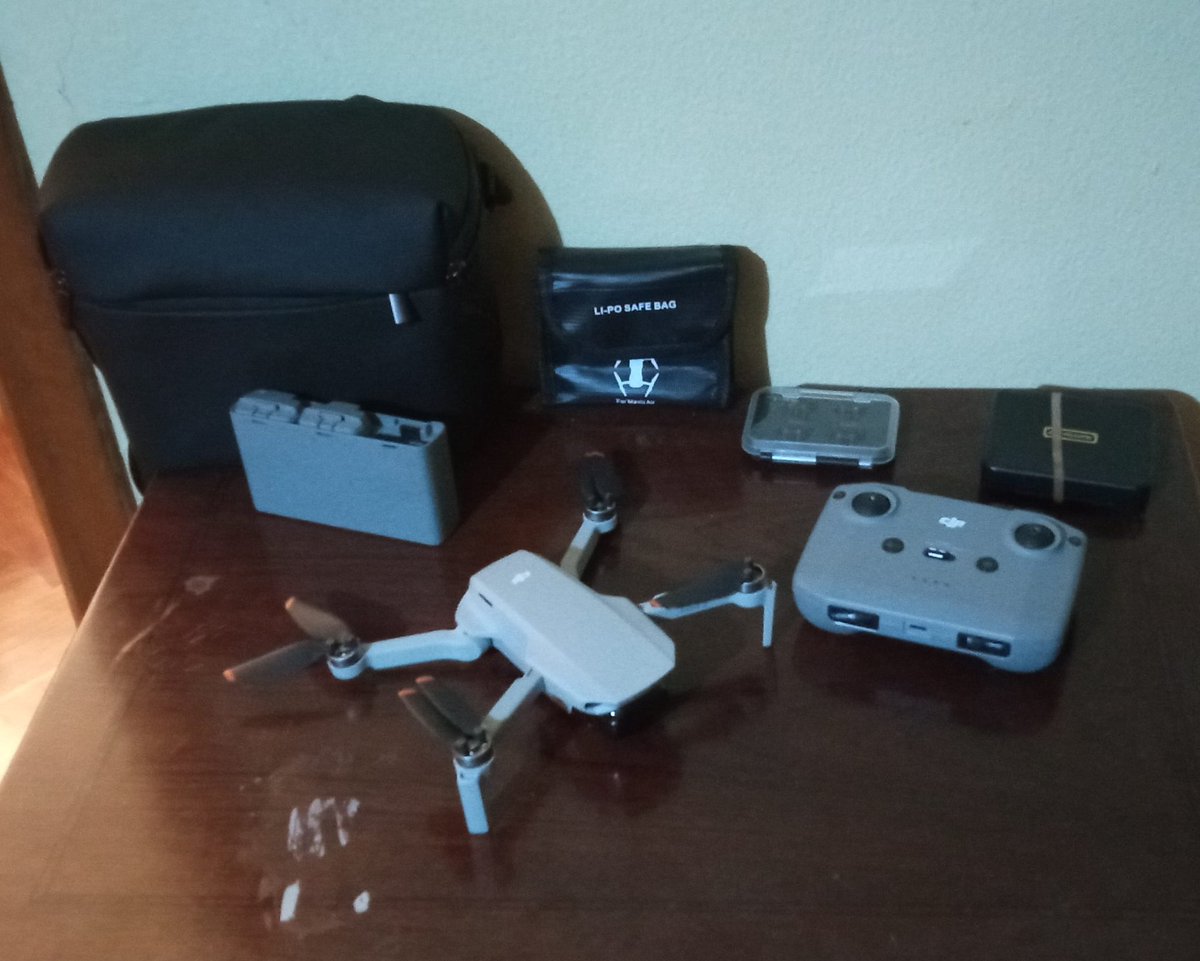 paseargalicia's tweet photo. Un nuevo "juguete" ha llegado a la colección de cacharros..Dron DJI Mini 2. Un pequeño gran dron con el que espero poder enseñaros la #galiciaescondida con otros ojos. Seguiremos informando
#galicia
#lugo
#ourense
#Pontevedra
#acoruña
#enlugosi https://t.co/gE4BWmsq9g