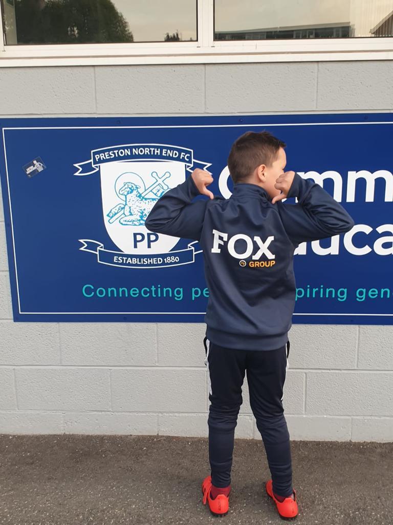 cmpplanthire's tweet photo. As part of the #FoxGroup, we are very proud #sponsors of the @LeylandAlbionFC team. β½
Sporting their new kits, pictured here is the team following a penalty shootout at @pnefc We think the kits looks brilliant, and we love the Fox Group feature on them! π
#CMP #footballteam https://t.co/9sehM3Pi2s