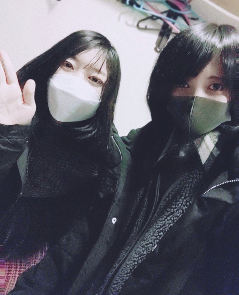 kyuuri_kimie's tweet photo. ‹少し早めのバレンタインライブ›ご来場&amp;ご視聴&amp;差し入れ(ｽﾀｯﾌさん受取り)に感謝.新ネタ＋企画では審査員をやる事になり緊張に激震.でも笑いあり涙ありでネタも観れて裏でも比較的お喋りでき楽しかったなり.毎度お誘い有り難みショット/勇気の珍しショット/ジャパネーズさんに感動…を添えて.尿意 https://t.co/MUOe4a1UGz