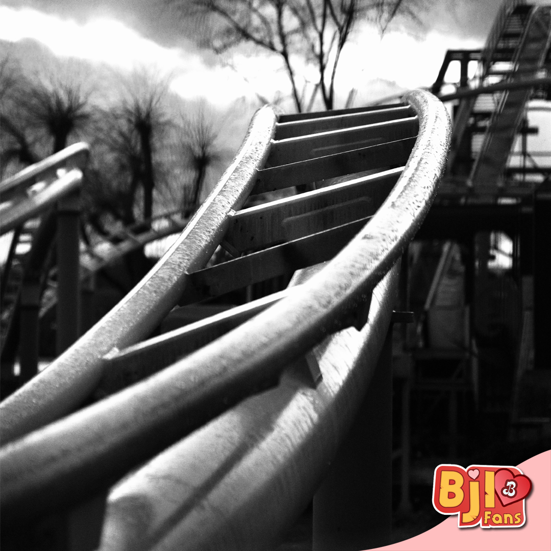 Bjl_Fans's tweet photo. Over exact 50 dagen is het zover!🤩 De poorten van 't plezantste land openen dan hun deuren weer!🎟️
Met wie breng jij een eerste bezoekje aan #Bobbejaanland?🎢 
#nerdshot https://t.co/9bYvKxYrDi