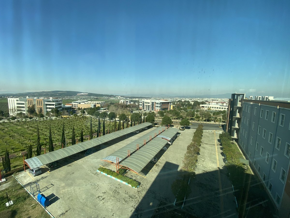 Bugün meslekte birinci yıl dönümüm arkadaşlar. Bu gurur ve mutluluğu hep yaşayacağım sanırım. Ne diyebilirim ki akademi beni kazandı helal olsun.