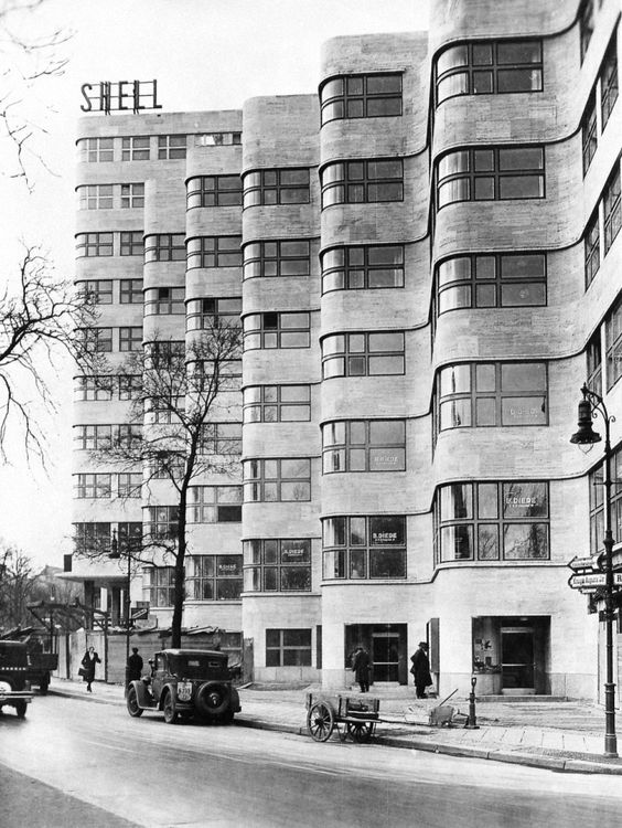 gtp2architekten's tweet photo. Did you know that the beautiful #shellhouse in Berlin, which was an architectural icon of the 1930s, was designed by Emil Fahrenkamp, whose grandson is Anthony de Taranto, the director of gtp2 architeken. https://t.co/sAW5gjxhg9
