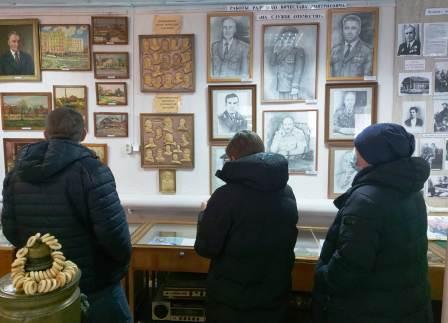 PlavskMuseum's tweet photo. Плавский районный краеведческий музей посетили гости из Тулы. #История_Плавска https://t.co/MSwykXv6sP