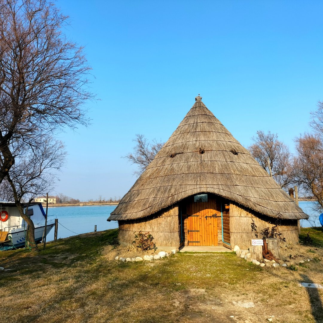💡 Cerchi un'idea per trascorrere il tempo libero?
Ecco un meraviglioso percorso da non perdere, circa 5 kilometri in andata e ritorno alla scoperta dei Casoni di Caorle.
#weekend #weekendvibes #veneto
