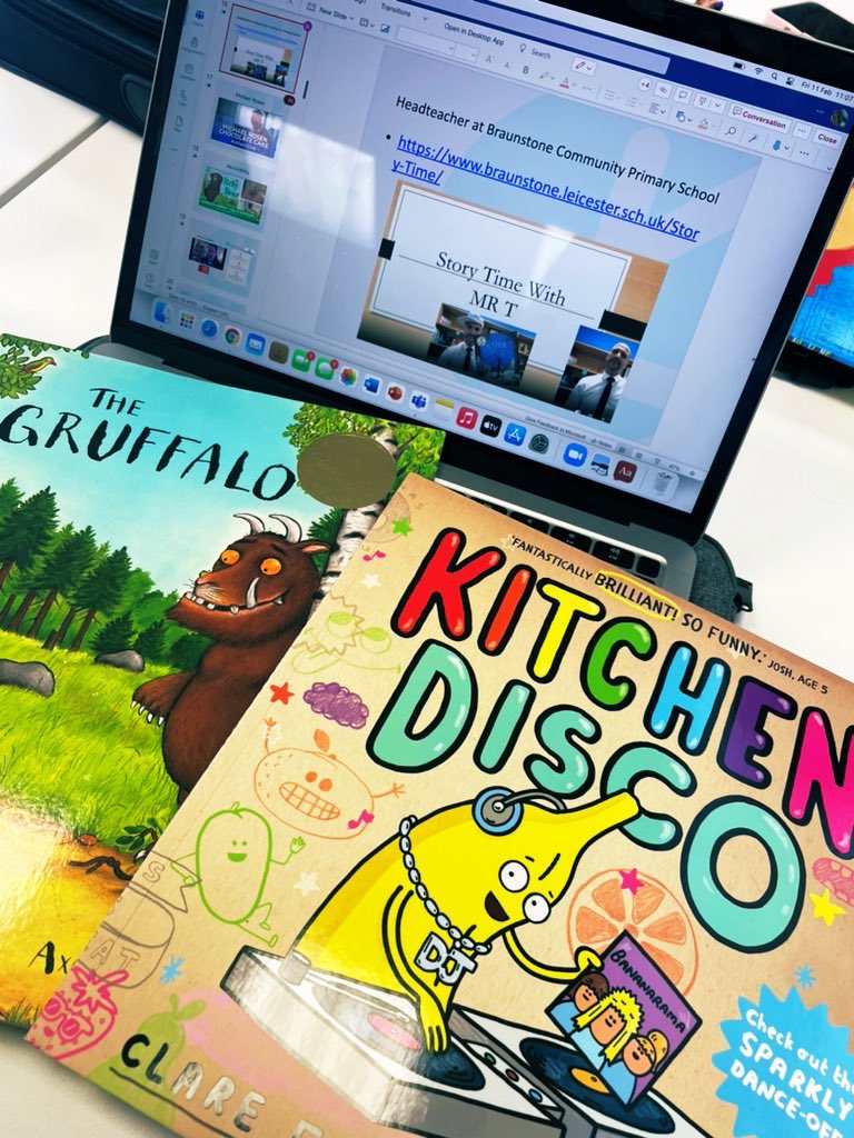 Watching the fab <a href="/HalilMrT4Real/">HalilMrT - Official</a> &amp; sharing my favourite stories in our EYFS session today! #EYFSROCKS <a href="/MrsSBrewster/">Samantha Brewster</a> 📚✨