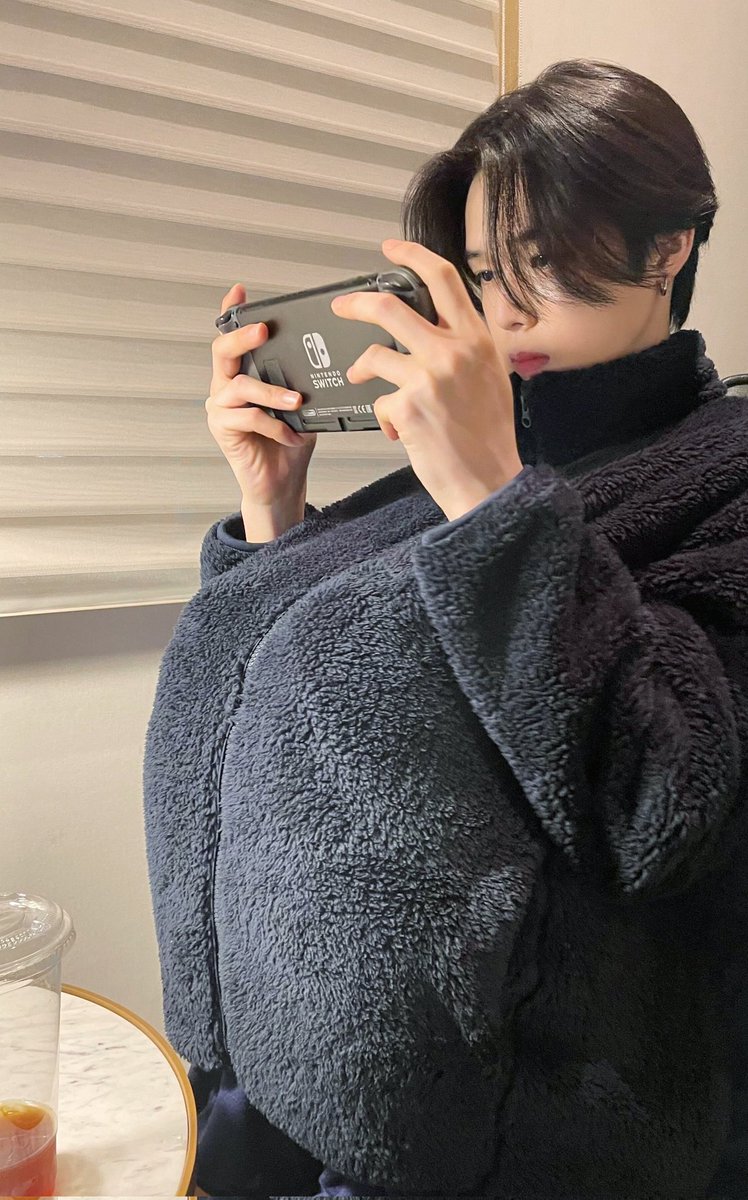 plumKandy_'s tweet photo. Lagi cerita, tp ditinggal main game. Mo kesel tp bentuknya kaya gini, gimana mo ngambek Tuhan π #halutimeπ€£π€£ https://t.co/pIy8fCeulC