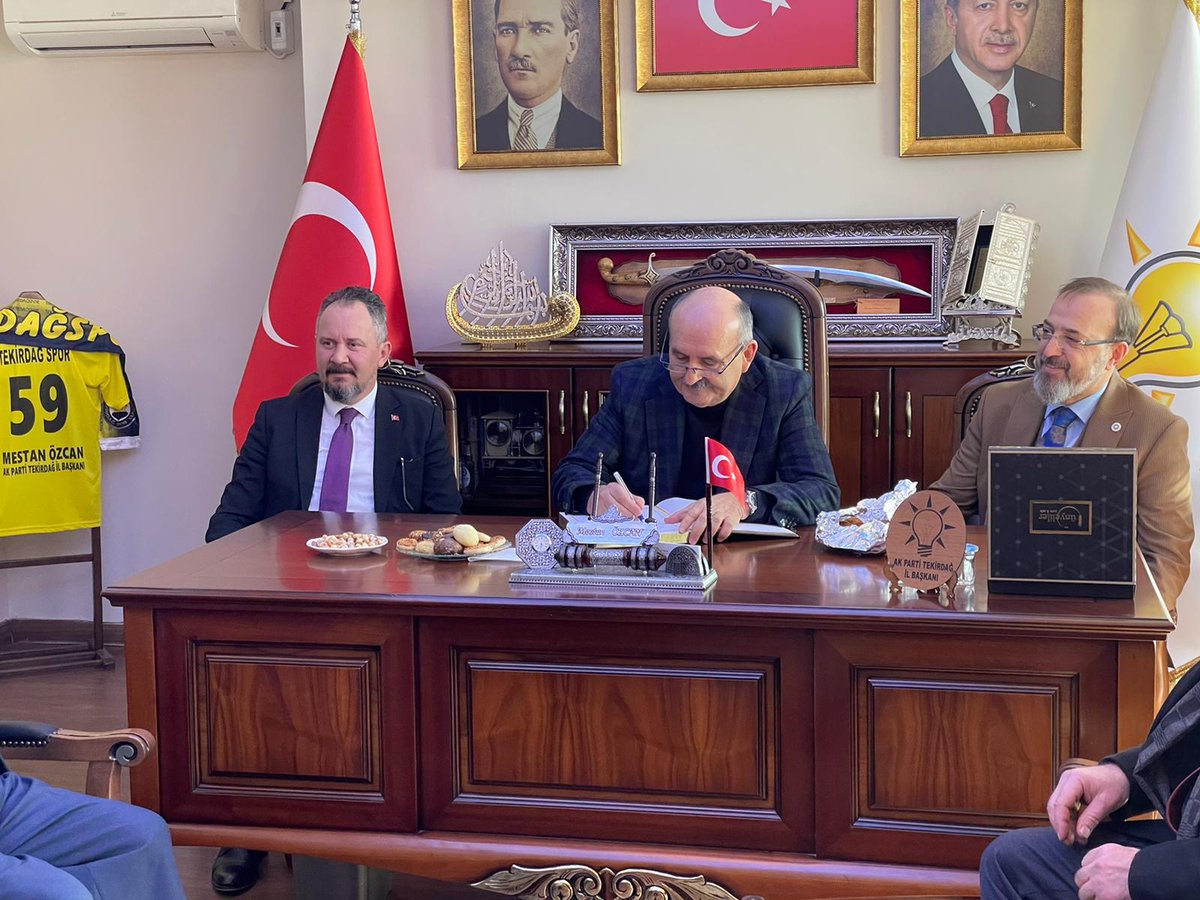 Mestan Özcan (@mestanozcan) on Twitter photo Önceki dönem Sağlık ve Çalışma ve Sosyal Güvenlik Bakanımız Sn. <a href="/MuezzinogluDR/">Mehmet Müezzinoğlu</a>'nu il başkanlığımızda ağırladık.
Sayın Bakanımıza teşrifleri için şükranlarımı sunuyorum.
Gerçekleştireceğimiz tüm çalışmalar Tekirdağ'ımız için hayırlı olsun. 🇹🇷 Önceki dönem Sağlık ve Çalışma ve Sosyal Güvenlik Bakanımız Sn. <a href="/MuezzinogluDR/">Mehmet Müezzinoğlu</a>'nu il başkanlığımızda ağırladık.
Sayın Bakanımıza teşrifleri için şükranlarımı sunuyorum.
Gerçekleştireceğimiz tüm çalışmalar Tekirdağ'ımız için hayırlı olsun. 🇹🇷