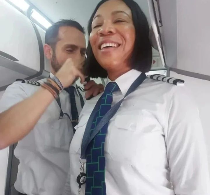 ChidozieMario's tweet photo. Congratulations to Africa's newest female Captain, Ladi Ogun of @greenafrica. We wish her clear skies always. #ATRCaptain #ProudlyAfrican https://t.co/aKseS9mgj3