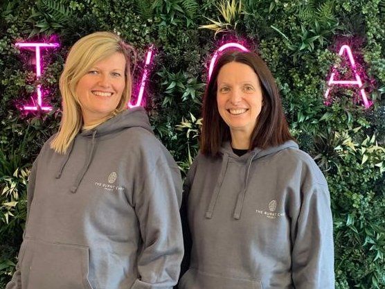 comkitchenshow's tweet photo. We're always pleased to support @burnt_chef as our charity partner. Here is Katie & Nina modelling their Burnt Chef Project hoodies. To get yourself a hoodie & find out more please head to https://t.co/W0VDUBgljF
#Chef #mentalhealth
#burntchefproject #hospitality #CK22 https://t.co/chr7ORCV5a