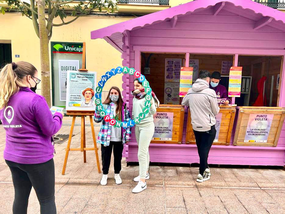 🗓️Hoy #11F 👩‍🚀👩🏾‍⚕️👩🏼‍💻
#DíadelaMujerylaNiñaenlaCiencia 
El #PuntoVioleta🟣lo celebra 🎉con la actividad #RoscoPasapalabra🔡de #MujeresCientíficas 👩‍🔬para mostrar los referentes femeninos y poner en valor el papel de la #mujer en la ciencia y tecnología. 
¡No os lo perdáis!
#WomenInSTEM