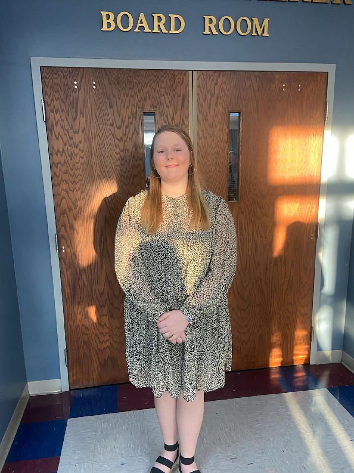 ThinkCTE's tweet image. Great student! Awesome design. Chloe Heron of Walker Valley High School presented her desk &quot;Trinket Man&quot; post-it note design that was the inspiration for this Smart Factory engineering project. Chloe and othe BCHS and WVHS made this project a reality! #CTEMonth