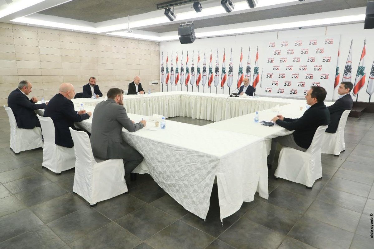 DrSamirGeagea's tweet photo. التقيت في المقر العام للحزب في معراب، وفداً من حزب "الهنشاك الاشتراكي الديموقراطي الأرمني" وتباحثنا في آخر التطورات السياسيّة في البلاد وفي الإستحقاق الإنتخابي المقبل.

#انتخابات_٢٠٢٢ https://t.co/rBbMvigPI2