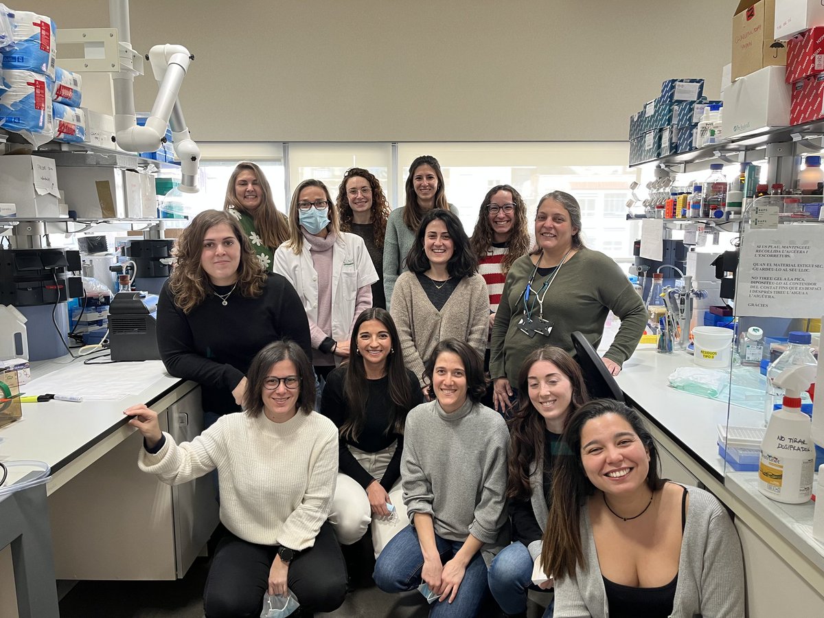 OGIPclinic's tweet photo. Les investigadores de l'equip #OGiP ens sumem a l'#11F2022, i encara en som moltes més de les que veieu aquí 💜 Per la participació plena i equitativa de les dones en la ciència! 

#DiaDonaINenaenCiència
#DíaMujeryCiencia #WomenInScience 
@idibaps @hospitalclinic @CIBERehd https://t.co/RmXR1yeLDe