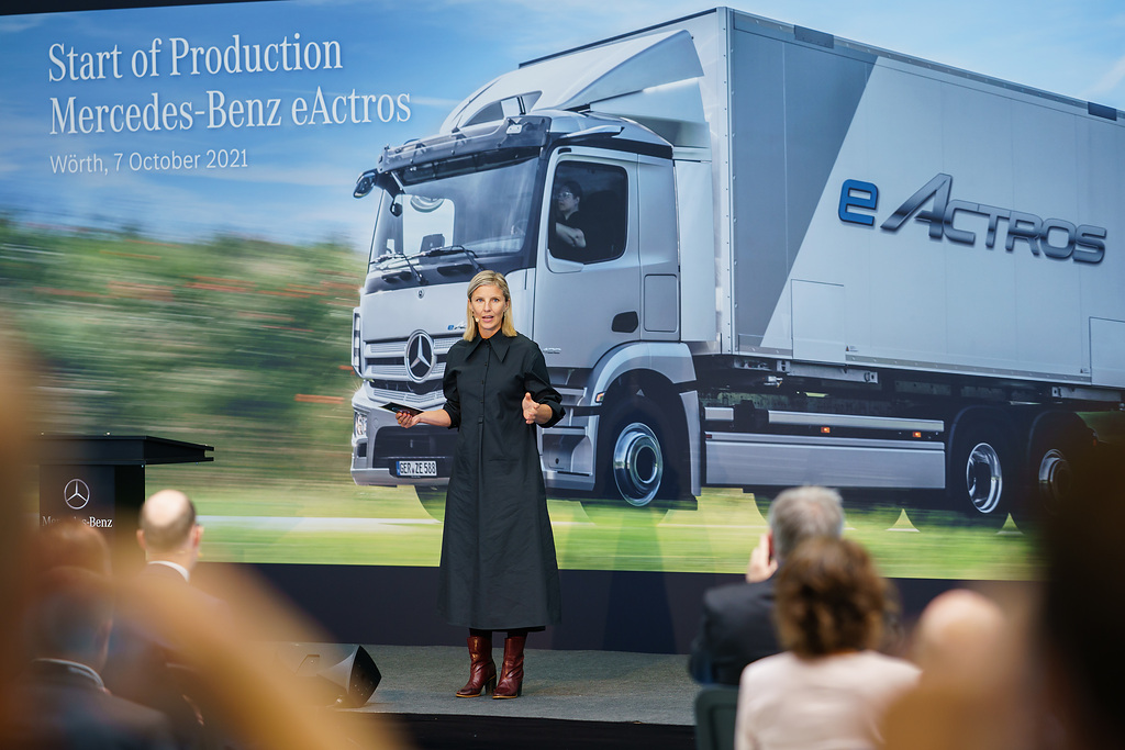 GerdKebschull's tweet image. Ladepark für eLKW in Wörth
#Ladepark #Elektromobilität
auto-online-magazin.de/index.php/merc…
@DaimlerTruck @DaimlerTruckBus @elektrokarre @Elektro_Robin @electrodocs @electricfelix @Hamburg397 @Stefan_Hajek @technikblog_ch @ModelX2016 @kkklawitter