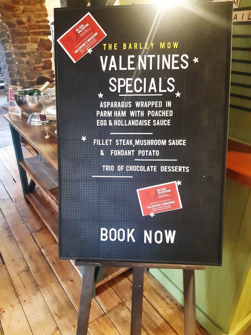 BarleyMowRH8's tweet photo. Be our #Valentine dear customers… the weekend of romance starts tonight with specials cooked up by Chef Jordan, Music with Mark &amp; the Harp plus our renowned fabulous service.  Book a table https://t.co/myjBRuYtJh PRT. @oxted https://t.co/10aPUcQNX5