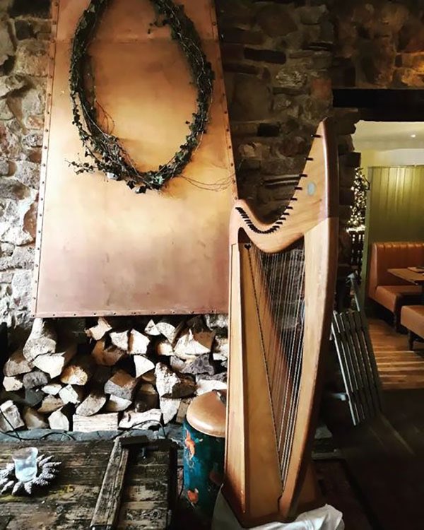 BarleyMowRH8's tweet photo. Be our #Valentine dear customers… the weekend of romance starts tonight with specials cooked up by Chef Jordan, Music with Mark &amp; the Harp plus our renowned fabulous service.  Book a table https://t.co/myjBRuYtJh PRT. @oxted https://t.co/10aPUcQNX5