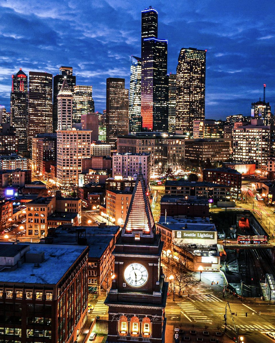 Blue hours.
#seattle #Washington #city #PNW #drones #citylandscape