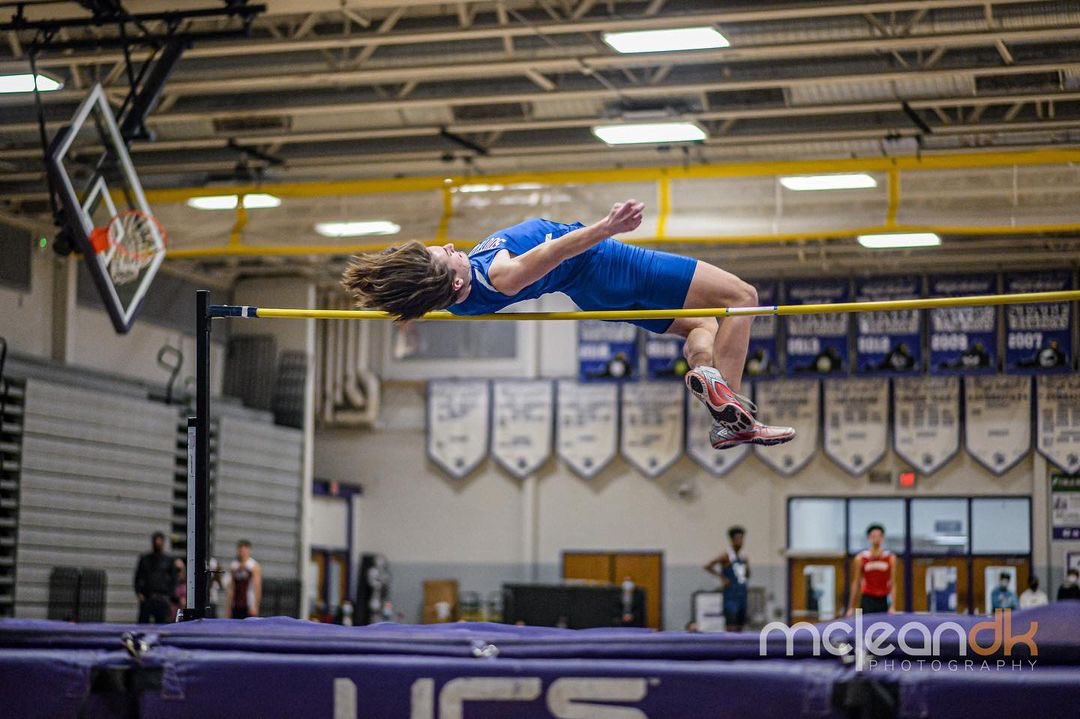 SeahawkBoosters's tweet photo. Call it a good-jump-kinda-day at Northern Region Winter T&F, Jaidyn Edwards & Tyler Bennett! Not sure which photo we 💚💙more #jumpedhigh #seahawkproud💚💙
All the feels when the bar stayed up for a successful jump & focus on runway approach😅 #sehawkproud💚💙
📸 David McLean https://t.co/f8Jfx8zBaE