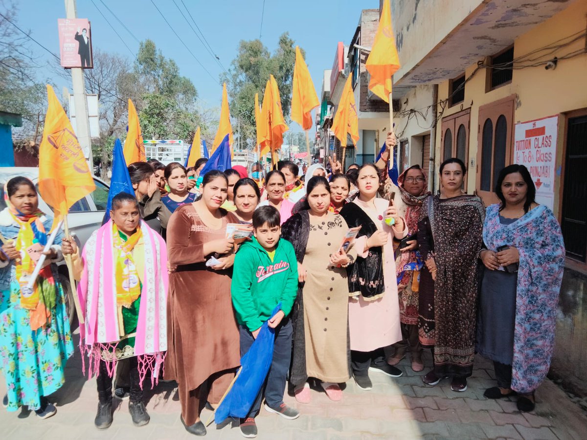 nksharma112's tweet image. Enthusiastic support to Shiromani Akali Dal's door to door campaign in Lalru Mandi. Today my sister-in-law Mrs. Jyoti Sharma met residents of Lalru and appealed to vote in favour of Akali Dal.
#ShiromaniAkaliDal #AssemblyElection2022 #PunjabElection2022 #Akali_BSP_Alliance